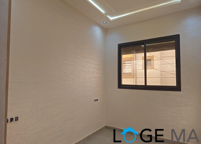 Appartement a vendre de deux façades dans R+2 au 2eme étage,de 120 m2 a el jadida.