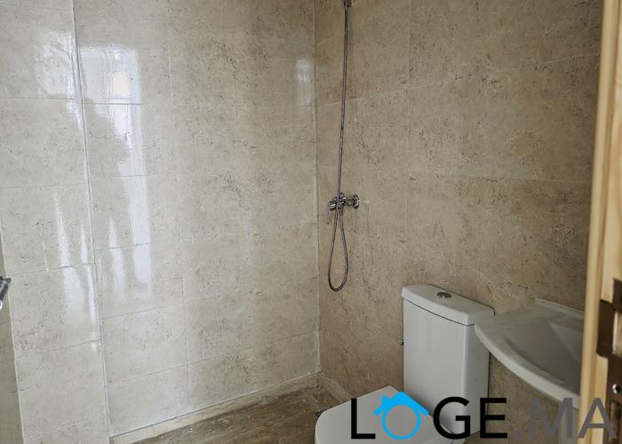 Appartement a vendre dans R+2 escalier privatif a hay essalam près route Marrakech el jadida.