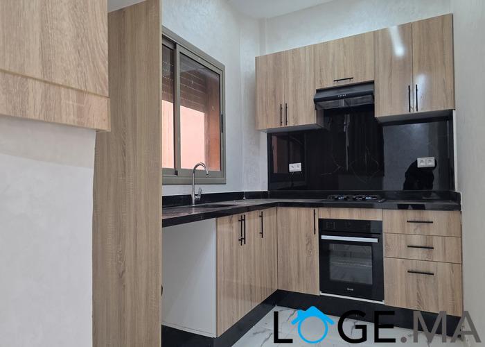 Appartement a vendre dans R+2 escalier privatif a hay essalam près route Marrakech el jadida.