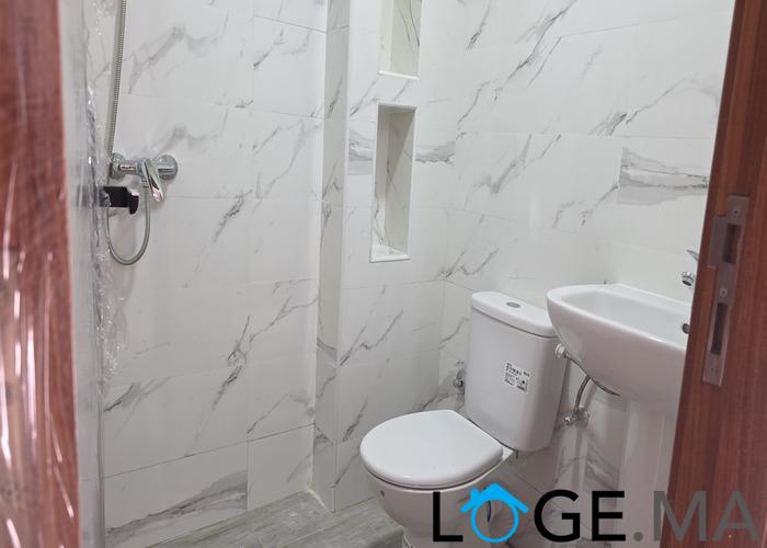 Appartement a vendre au 1er étage dans R+2 escalier privatif a el jadida.