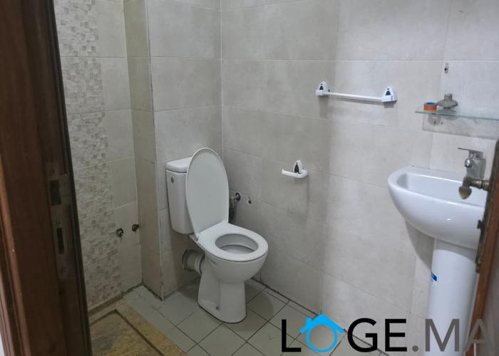 Appartement a louer au 1er étage dans R+4 face sud près marjane el jadida.