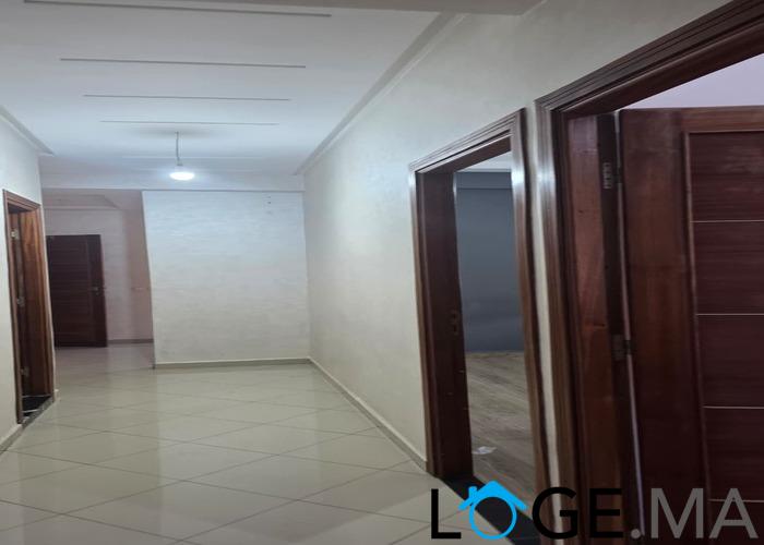 Appartement a louer au 1er étage dans R+4 face sud près marjane el jadida.