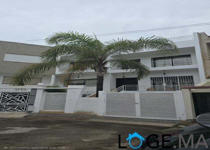 Villa complet a vendre a el jadida dans un endroit calme et sécurisée. 