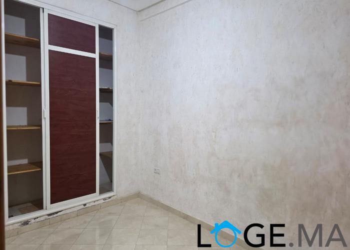 شقة للكراء طالق سفلي بلكور بحي السلام قرب مسجد نادية الجديدة.