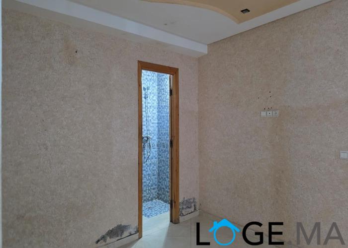 شقة للكراء طالق سفلي بلكور بحي السلام قرب مسجد نادية الجديدة.