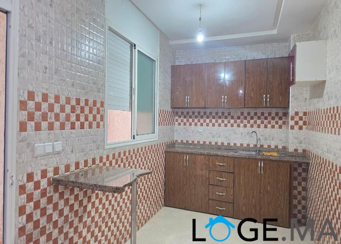 شقة للكراء طالق سفلي بلكور بحي السلام قرب مسجد نادية الجديدة.