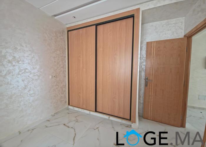 Appartement a vendre dans R +2 avec escalier privatif a Narjiss el jadida. 