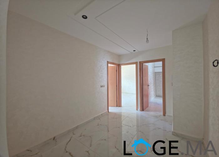 Appartement a vendre dans R +2 avec escalier privatif a Narjiss el jadida. 