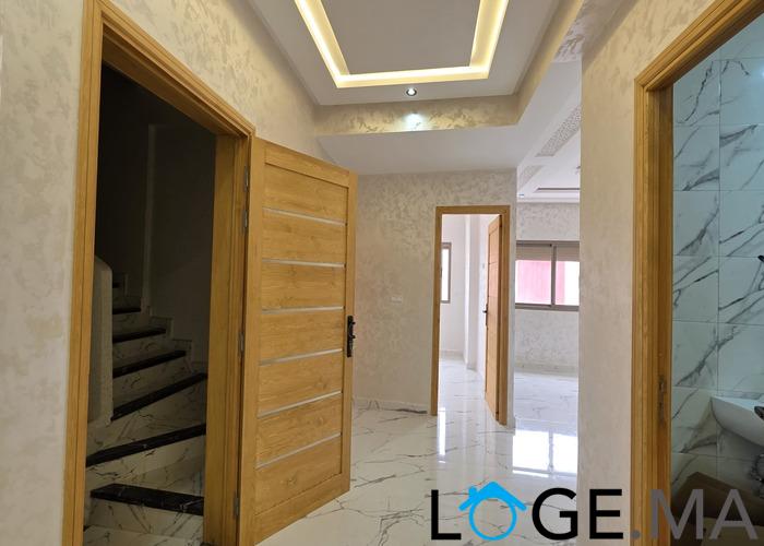 Appartement a vendre escalier privatif, étage courant près al bousstane el jadida. 