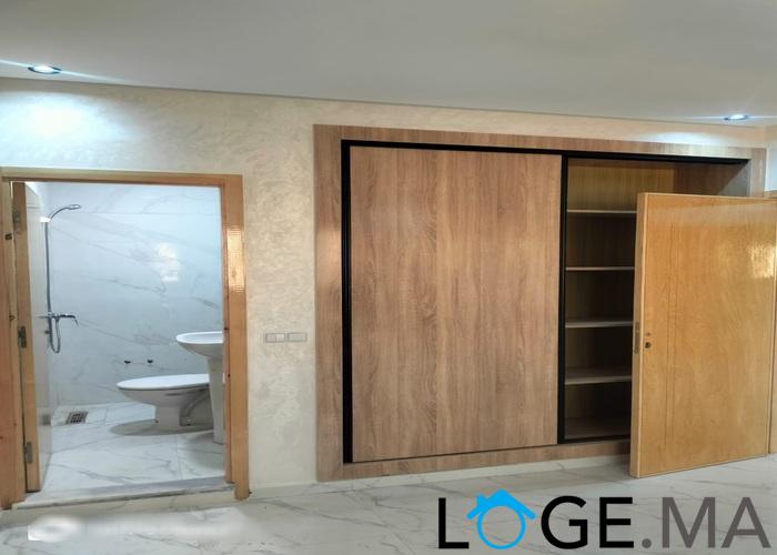 Appartement a vendre de deux façades au 2ème étage escalier privatif a Al bousstane el jadida .