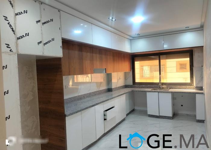 Appartement a vendre de deux façades au 2ème étage escalier privatif a Al bousstane el jadida .