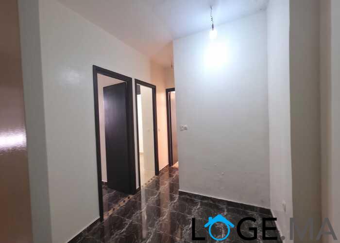 شقة للبيع بالعمران قرب النجد  طابق سفلي بمدينة الجديدة.  