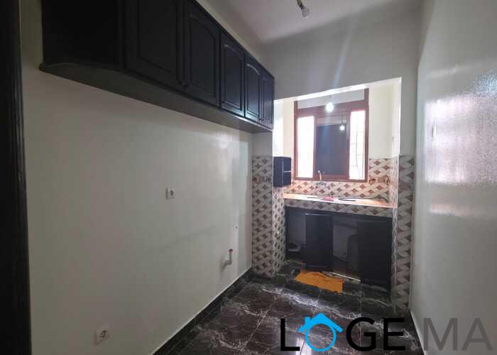 شقة للبيع بالعمران قرب النجد  طابق سفلي بمدينة الجديدة.  