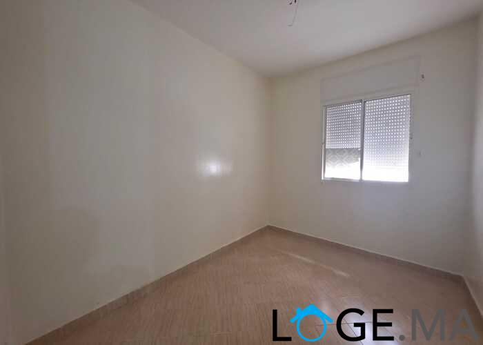 شقة للبيع بالعمران قرب النجد  طابق سفلي بمدينة الجديدة.  