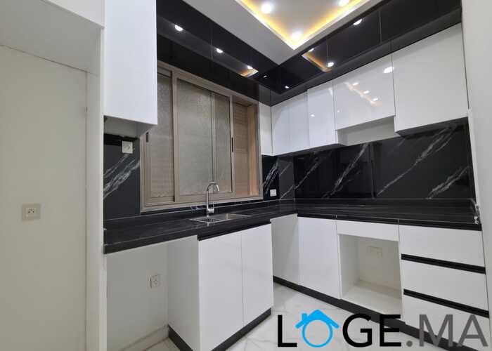 Appartement neuf a vendre avec escalier privatif étage courant a el jadida .