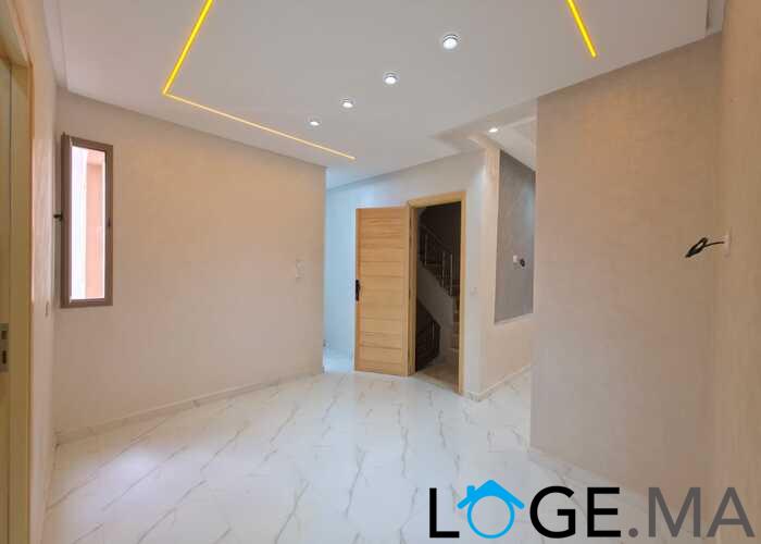 Appartement neuf a vendre avec escalier privatif étage courant a el jadida .