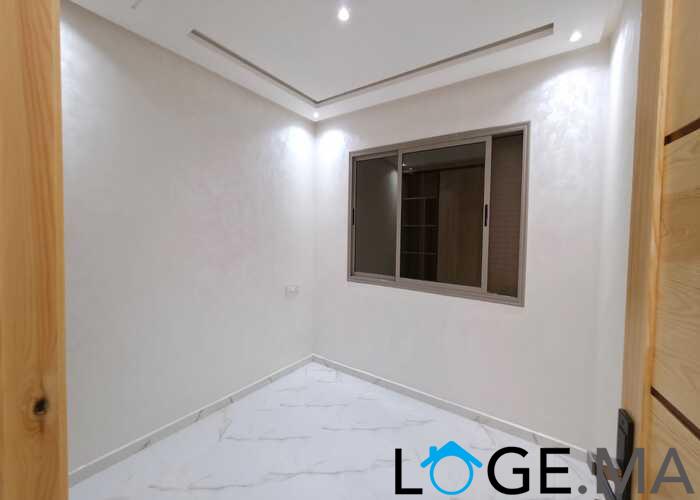 Appartement neuf a vendre avec escalier privatif étage courant a el jadida .