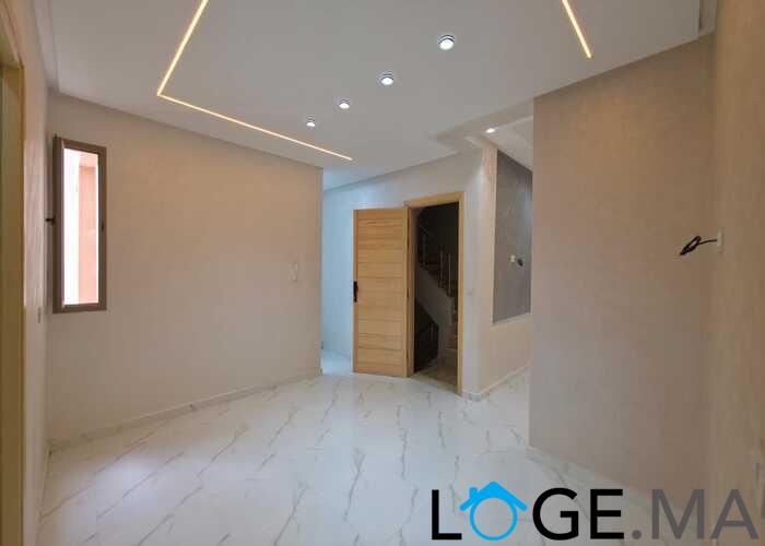 Appartement neuf a vendre avec escalier privatif étage courant a el jadida .