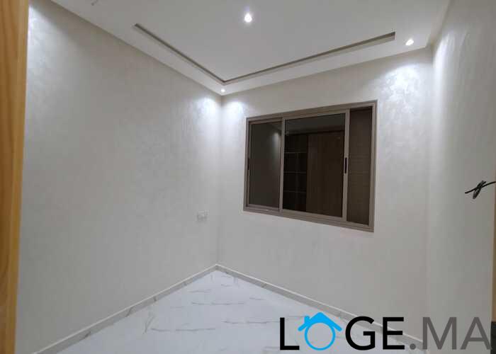 Appartement neuf a vendre avec escalier privatif étage courant a el jadida .