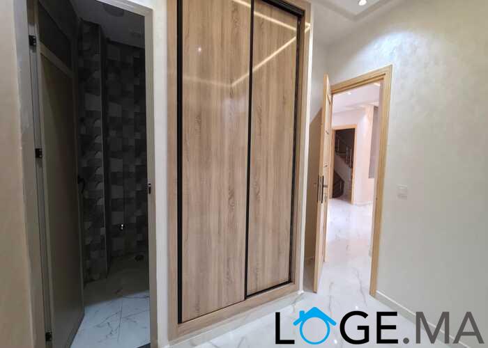 Appartement neuf a vendre avec escalier privatif étage courant a el jadida .