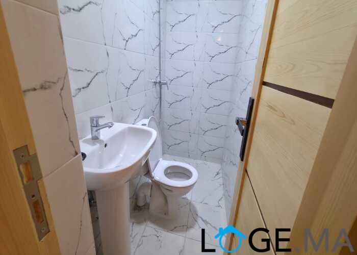 Appartement neuf a vendre avec escalier privatif étage courant a el jadida .