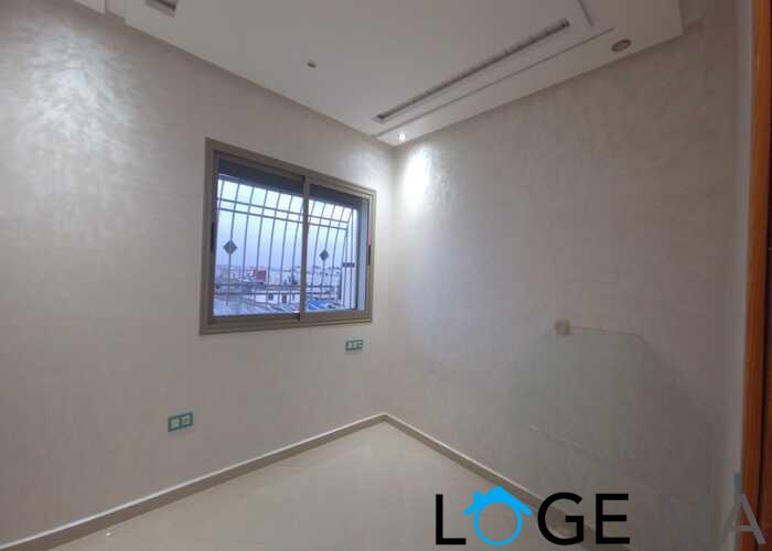 Appartement a vendre dans une immeuble en 4ème étage de deux façades a el jadida.