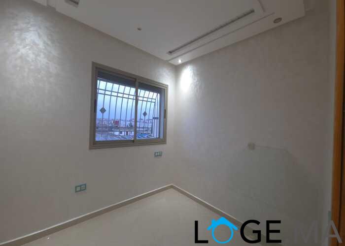 Appartement a vendre dans une immeuble en 4ème étage de deux façades a el jadida.