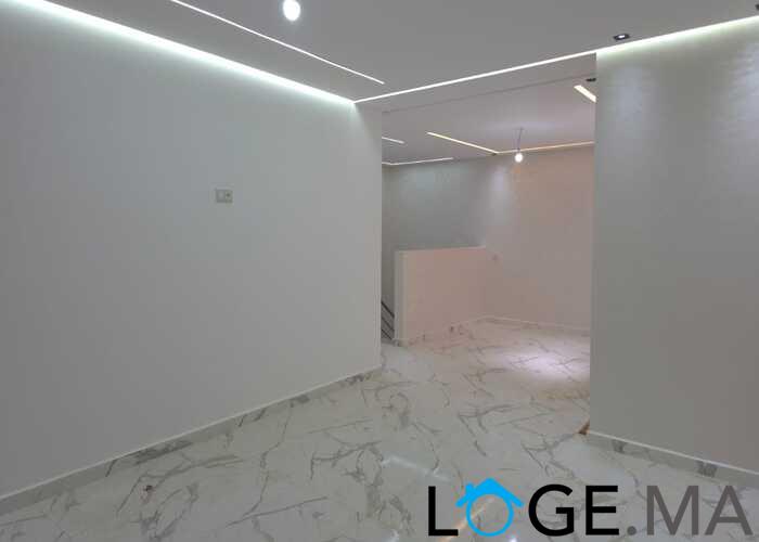 Duplex a vendre dans une R+3 de 202 m2 près marjan el jadida.