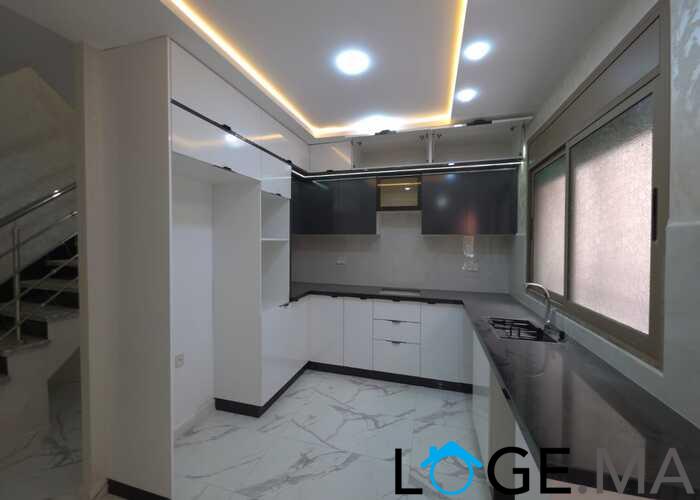 Duplex a vendre dans une R+3 de 202 m2 près marjan el jadida.