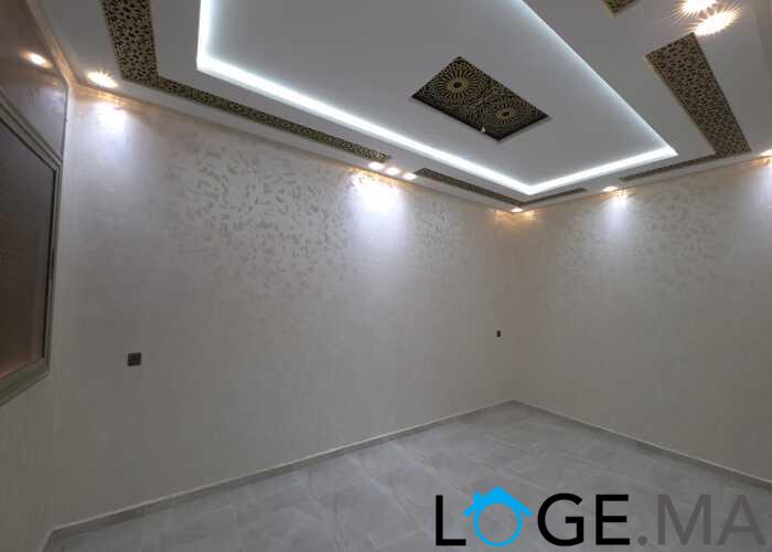 Appartement a vendre de 89 m2 au 1er étage près al bousstane el jadida. 