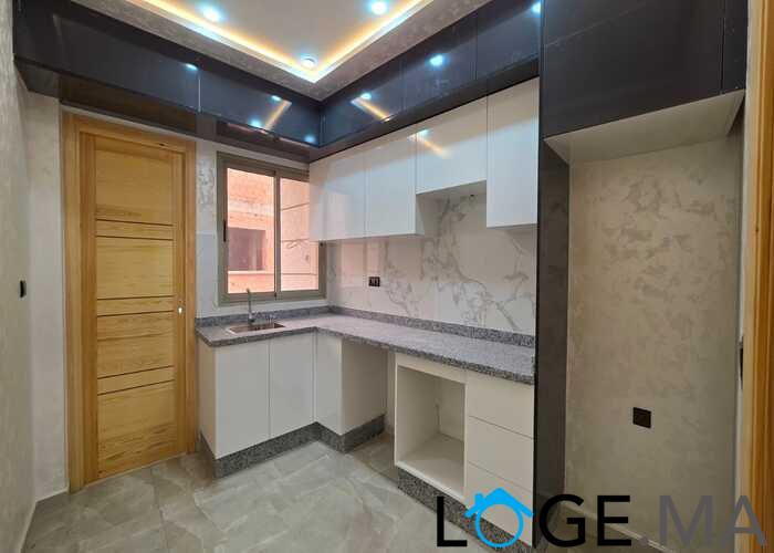 Appartement a vendre de 89 m2 au 1er étage près al bousstane el jadida. 