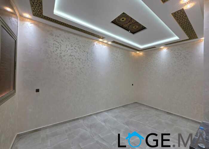 Appartement a vendre de 89 m2 au 1er étage près al bousstane el jadida. 