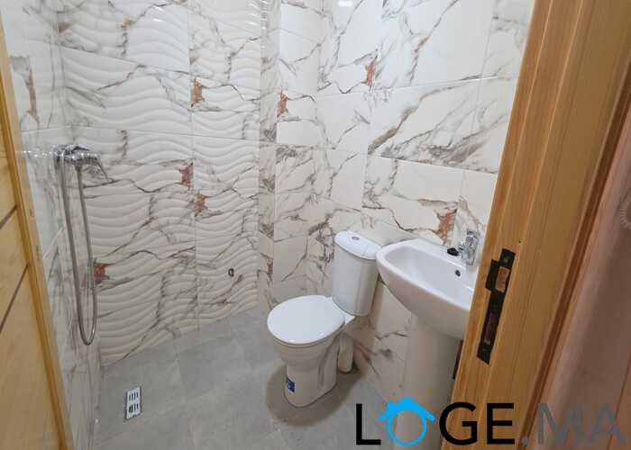 Appartement a vendre de 89 m2 au 1er étage près al bousstane el jadida. 