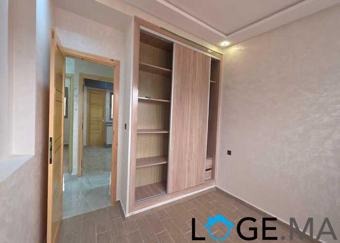 Appartement a vendre de 89 m2 au 1er étage près al bousstane el jadida. 