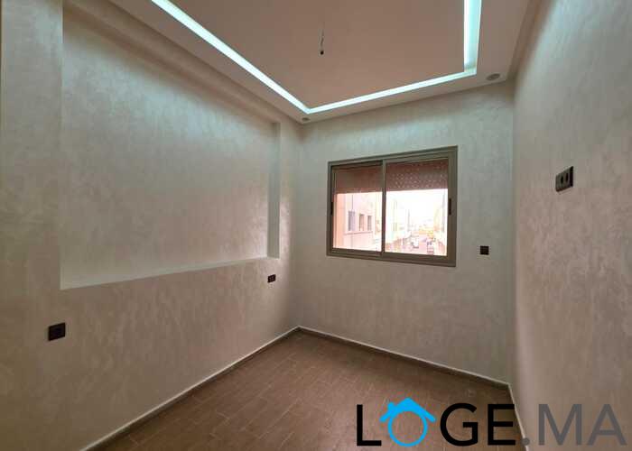 Appartement a vendre de 89 m2 au 1er étage près al bousstane el jadida. 