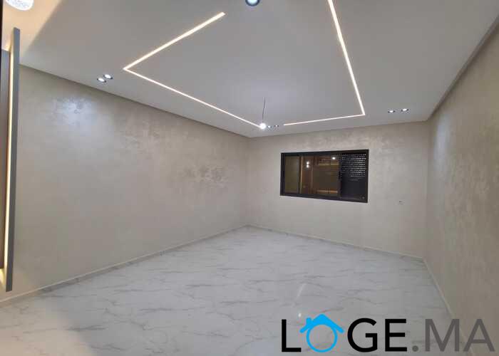 Appartement a vendre de deux façades au 2ème étage escalier privatif a al bousstane el jadida.