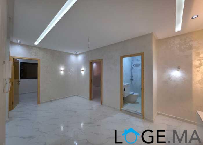 Appartement a vendre de deux façades au 2ème étage escalier privatif a al bousstane el jadida.