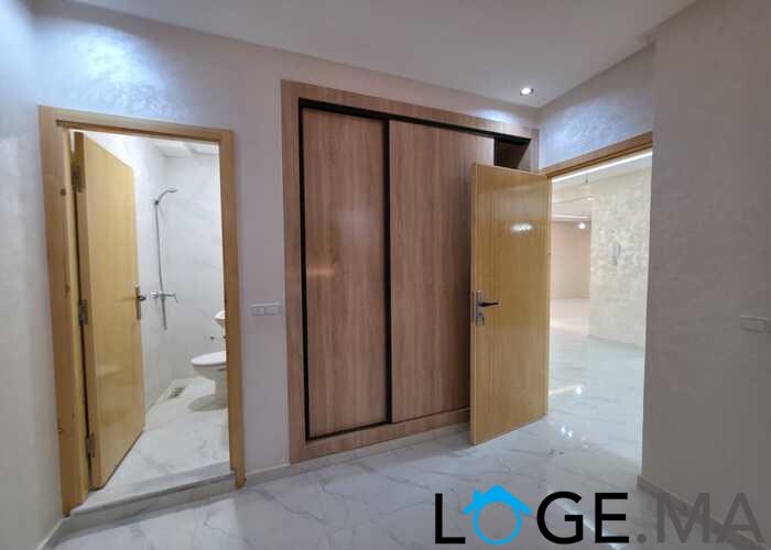 Appartement a vendre de deux façades au 2ème étage escalier privatif a al bousstane el jadida.