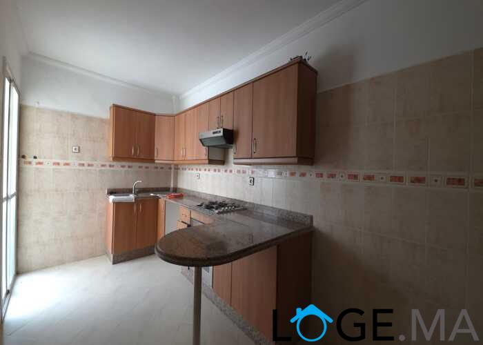 Appartement a vendre de 145 m2 dans R +4 ,un appartement par étage au centre Najed près carrfour el jadida. 