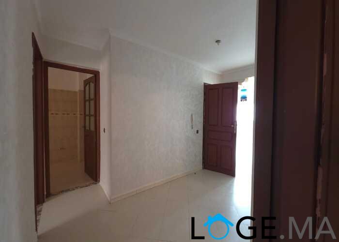 Appartement a vendre de 145 m2 dans R +4 ,un appartement par étage au centre Najed près carrfour el jadida. 