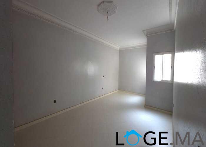 Appartement a vendre de 145 m2 dans R +4 ,un appartement par étage au centre Najed près carrfour el jadida. 