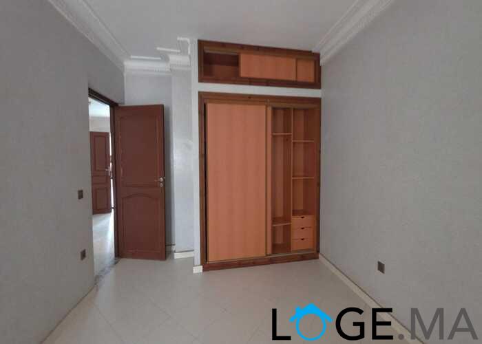 Appartement a vendre de 145 m2 dans R +4 ,un appartement par étage au centre Najed près carrfour el jadida. 