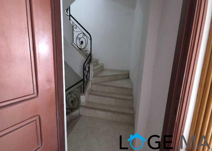 Appartement a vendre de 145 m2 dans R +4 ,un appartement par étage au centre Najed près carrfour el jadida. 