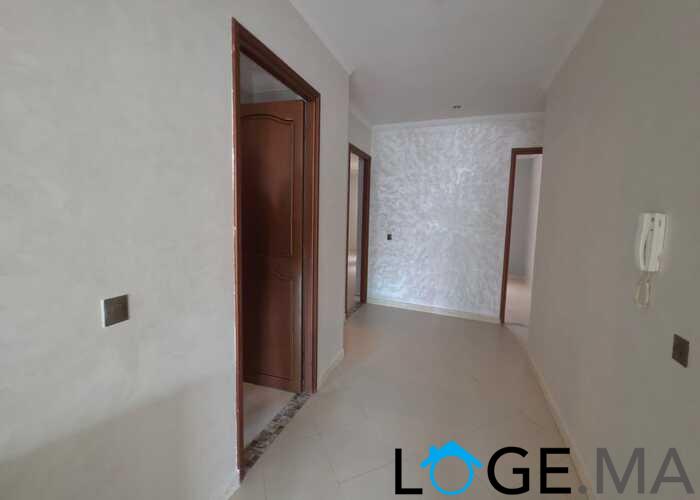 Appartement a vendre de 145 m2 dans R +4 ,un appartement par étage au centre Najed près carrfour el jadida. 