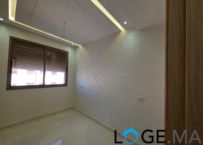 Appartement a vendre de 131 m2 escalier privatif de deux façades a hay essalam el jadida. 