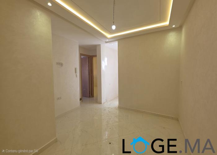 Appartement a vendre de 131 m2 escalier privatif de deux façades a hay essalam el jadida. 