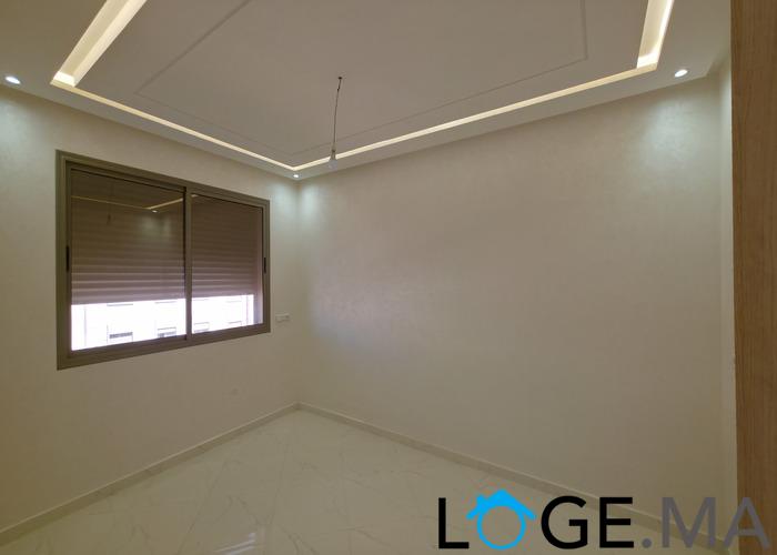Appartement a vendre de 131 m2 escalier privatif de deux façades a hay essalam el jadida. 