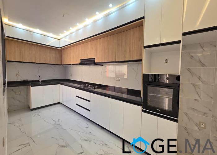 Appartement a vendre de 140 m2 escalier privatif a hay essalam el jadida. 