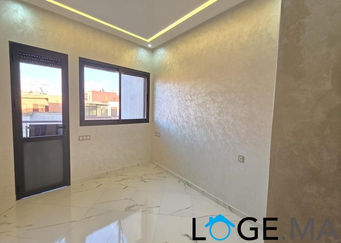 Appartement a vendre de 140 m2 escalier privatif a hay essalam el jadida. 