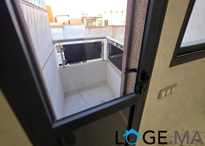 Appartement a vendre de 140 m2 escalier privatif a hay essalam el jadida. 